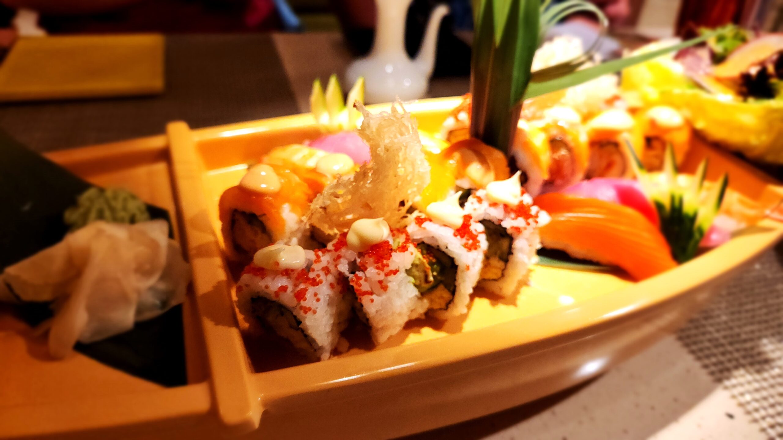bonsai sushi panorama sushi boat presentation