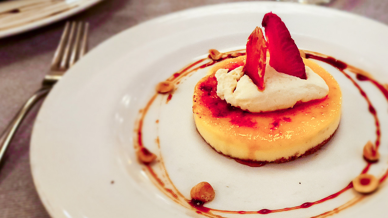 crown grill straberry dessert